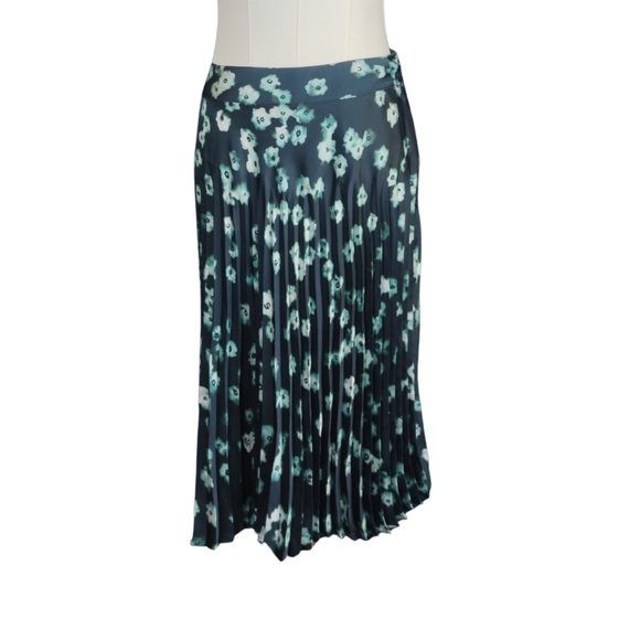Simply Vera Vera Wang Dresses & Skirts - Simply Vera Wang Floral Pleated Skirt